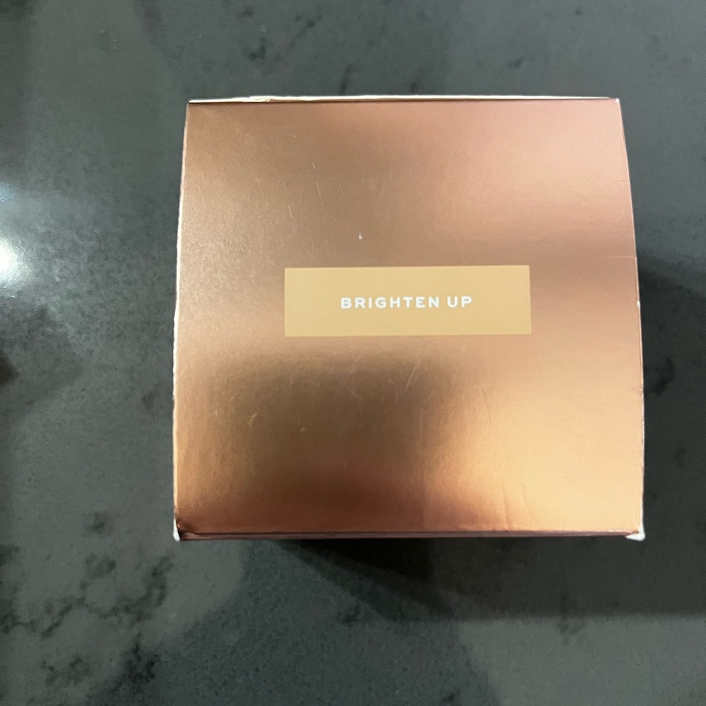 Jaclyn Cosmetics Luminous Finishing Powder